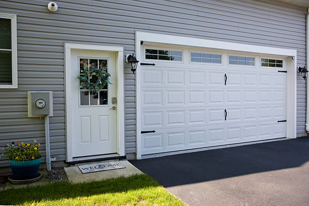 24/7 Emergency Garage Door Panel Replacement experts in Queen City, TX